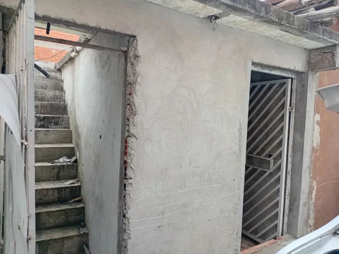 Vendo casa 3 cômodos px estação trem utinga