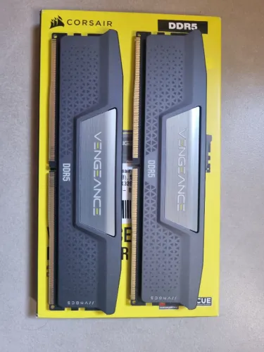 Memória RAM Corsair Vengeance 32GB (2x16GB), 5200MHz, DDR5 em PERFEITO ESTADO