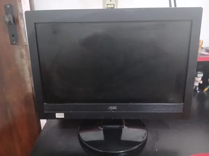 Monitor AOC E970SwnL usado