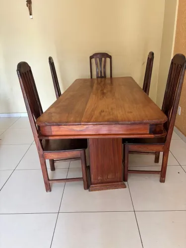 Vendo mesa de madeira