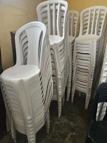 Lote com 65 cadeiras usadas!