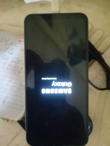 Vendo um celular a17 128 degiga semi novo 6meaes de usso