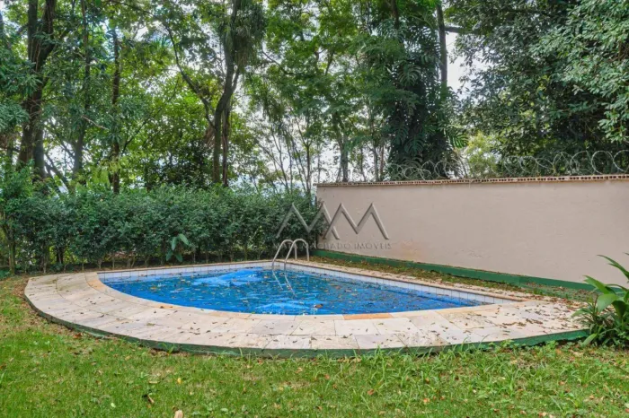 Casa à Venda no Condomínio Ipê com 3 Quartos
