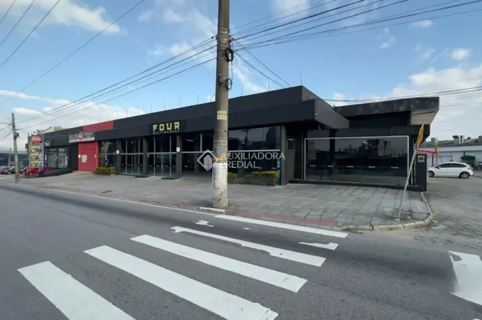 Loja/Galpão Comercial para Locação - 750 m², 10 Vagas e Excelente Localização em Capoeiras