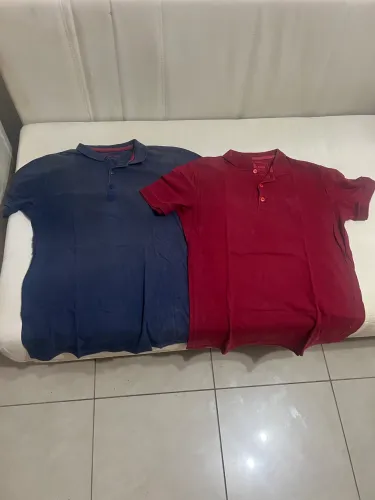 2 polos TNG azul e vermelho tamanho P
