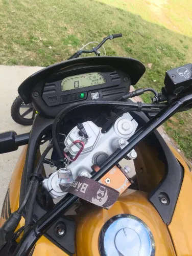 Moto XRE300 2011.