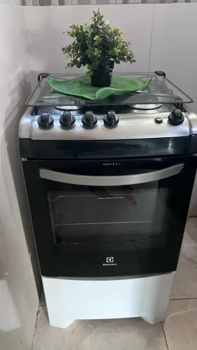 Fogão 4 bocas Electrolux  pouco usado 