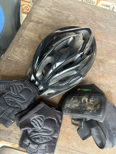 Kit Ciclismo Completo: Capacete Com Viseira + Luvas + Bolsa De Quadro