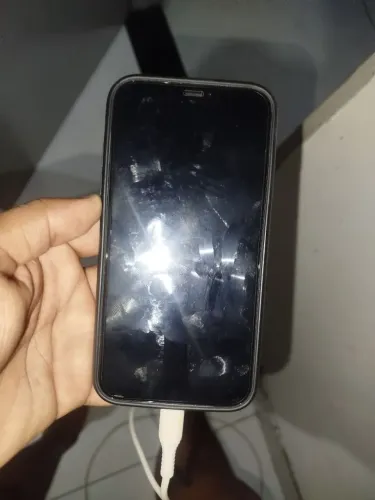 iPhone 11 64 g semi novo 