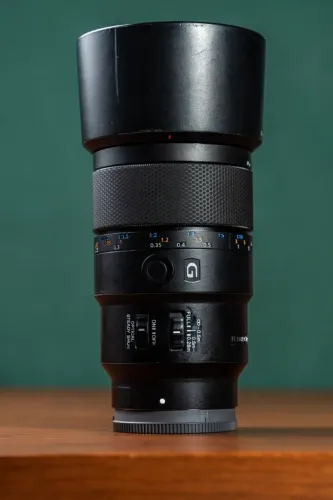 Lente Sony FE 90mm f/2.8 Macro G OSS ? Excelente estado, sem fungos ou riscos