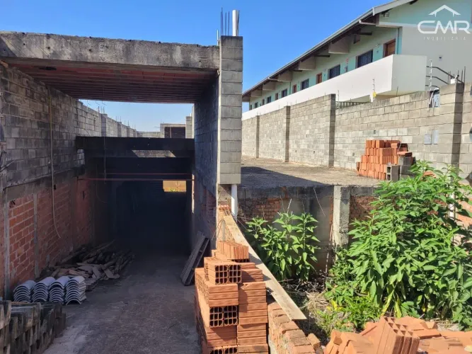 Barracão inacabado, terreno 9 X 40. em excelente localização próximo a Avenidas