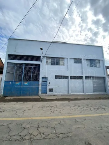 Galpão a venda no bairro California em Barra do Piraí - RJ.