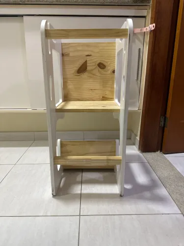 Torre de aprendizagem e mesa de refeições