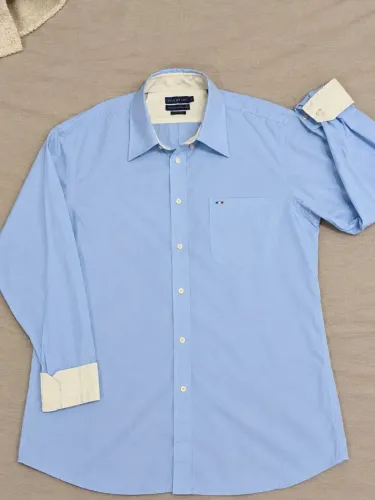 Todas vestem L (G) Tommy Hilfiger, Elle ET lui, marcas importadas.