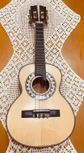 Cavaco em cedro Luthier Veiga