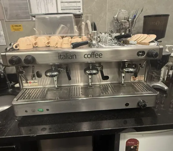 Máquina de café expresso profissional Italian Coffee com moedor 