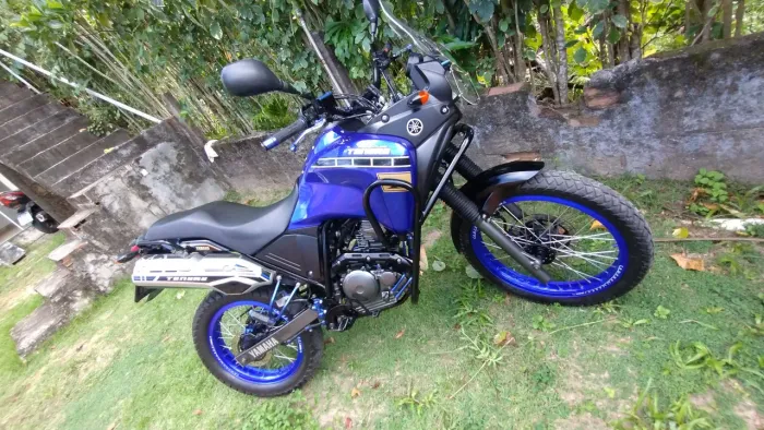 Vendo Ténéré 250 pra pessoas exigentes,ou troco por moto de maior valor.