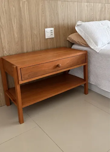 Criado-mudo em mogno maciço - sob medida | 80 cm