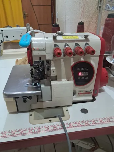 MÁQUINA DE COSTURA INDUSTRIAL