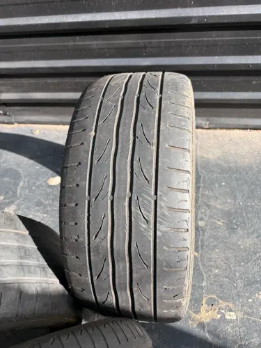 Pneu kumho 245/40 R18