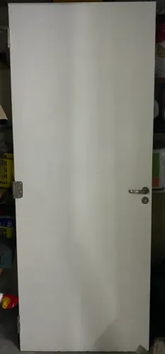 Porta de apartamento 80 x 2?10 com fechadura e dobradiça .