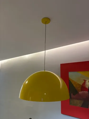 Lustre em metal
