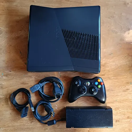 Xbox 360 Slim Original (Bloqueado) + 1 Controle + Fonte Original