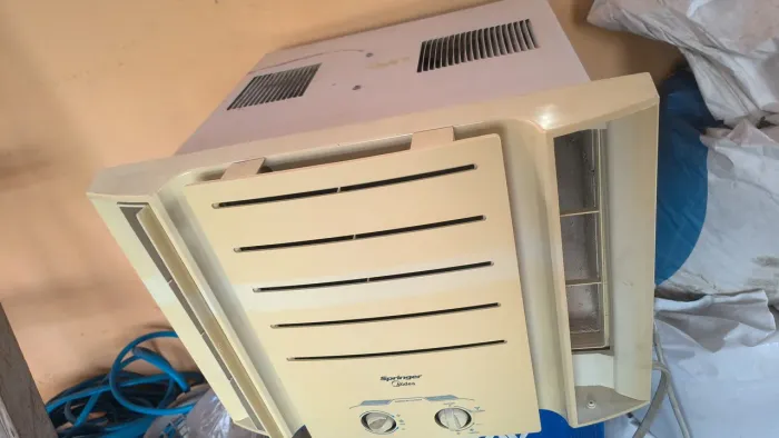 Vendo ar-condicionado de janela 10.000 BTUs Springer