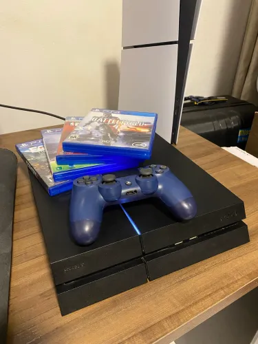 PS4 500gb com 1 controle e 4 jogos