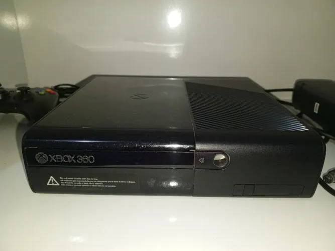 Vendo XBOX 360 WINCHESTER 2015 COM FONTE ORIGINAL UM CONTROLE E HDMI