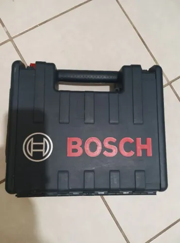 2 parafusadeira Bosch gsR profissional e Black Decker com a bateria ruim não pega 