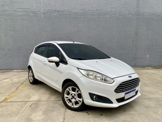 Ford Fiesta 1.6 16V Flex Aut. 5P 2015