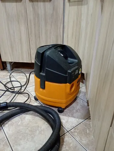 Aspirador com soprador Wap 1200 watts