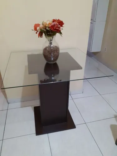 Vendo linda mesa quadrada madesa usada