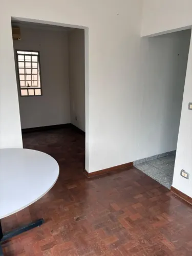 Casa na Paulicéia com 3 salas, banheiro e copa, para escritório ou outros, ótimo local.