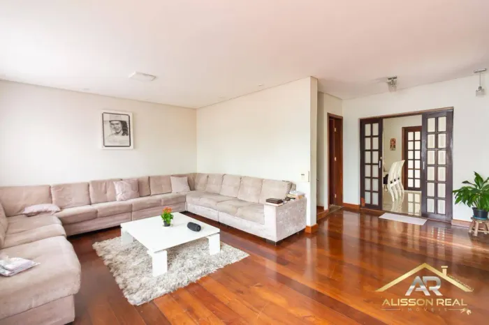 Casa à Venda com 3 dormitórios e 4 vagas no Jaguaribe, Osasco/SP