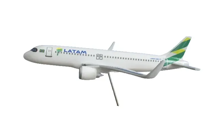 Miniatura de Avião Airbus A320 Neo LATAM Verde - Maquete em Resina-Frete gratis