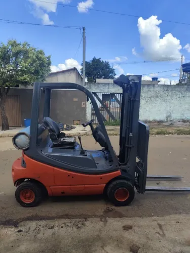 EMPILHADEIRA TORRE TRIPLEX ANO 2009 A VENDA VALOR  46.000<br>Torre triplex <br>2 mil kgs <br>45 mil