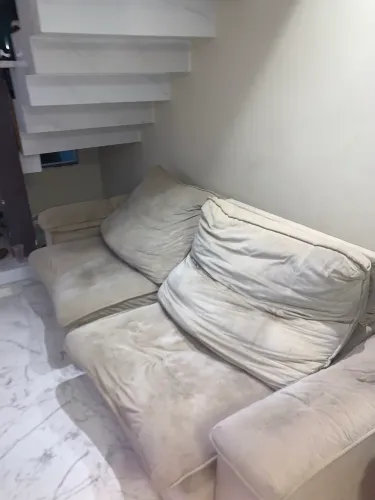 Sofá retrátil bege usado