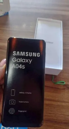 Celular Samsung novo A04