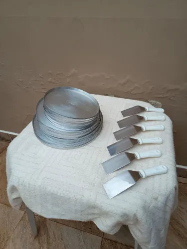 Vendo Assadeiras para Pizza e Espátulas
