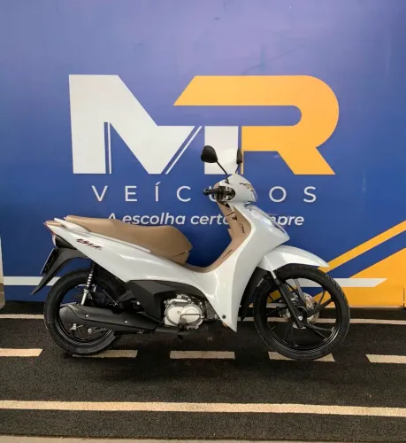 HONDA BIZ 125 EX <br>COR BRANCA <br>ANO MODELO 2025 2025<br>KM 1.028<br>RS 19.900<br>PLACA TSF8E52