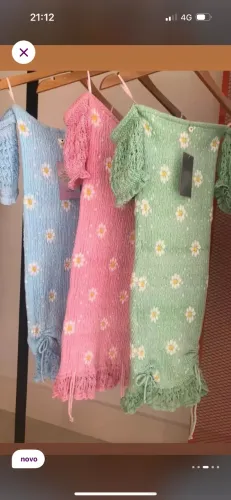 Roupas de sobra de estoque de loja