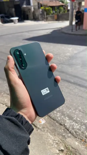 A17 todo original lançamento 3 meses de uso no maximo