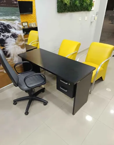 Vende-se mesa para escritório e cadeira giratória 
