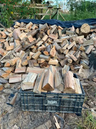Venda de lenha para fogão, lareira, churrasqueira e forno!
