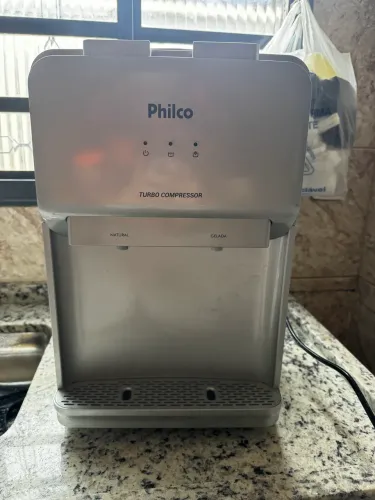 Filtro de água Philco Turbo Compressor seminovo, em ótimo estado. Água natural e gelada.