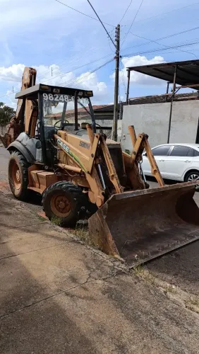 Retroescavadeira case 580M 2011 4X2