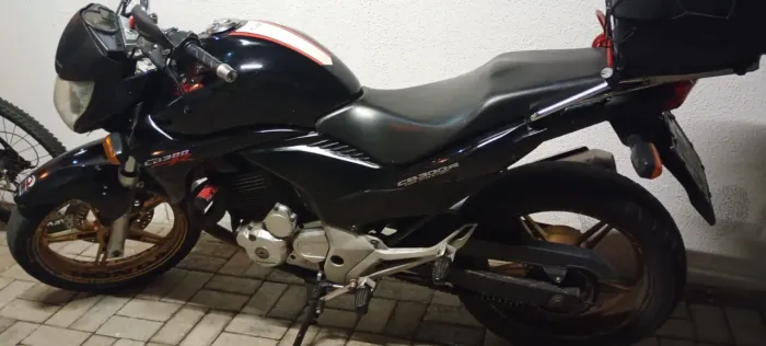 Cb 300