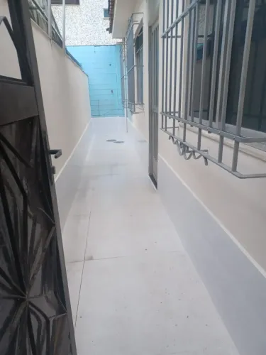 Casa para aluguel tem 50 metros quadrados com 2 quartos